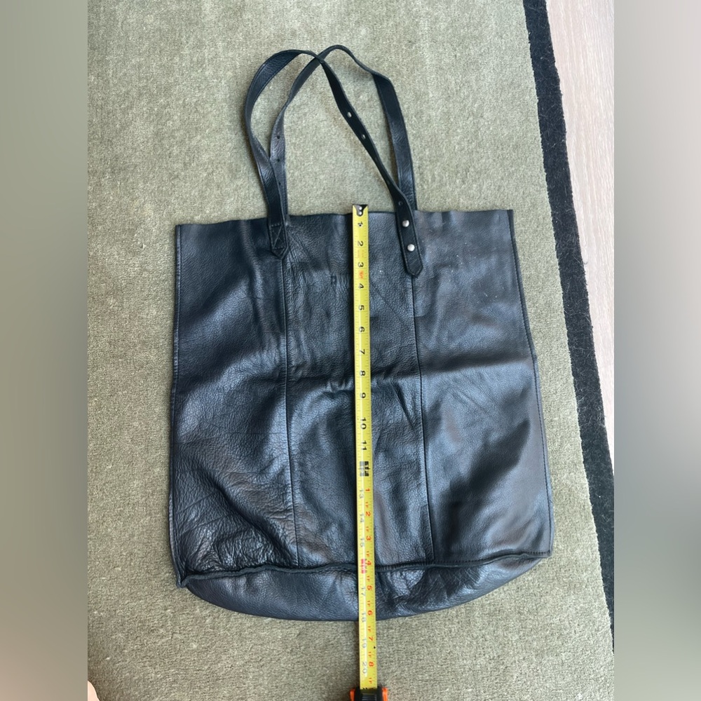 Madewell soft 100% leather tote bag in black with packable adjustable straps